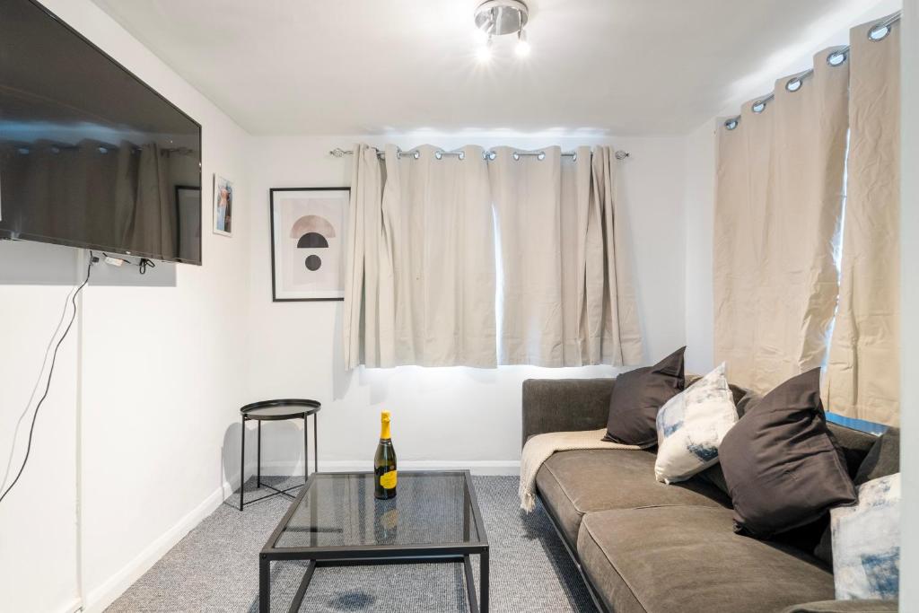 a living room with a couch and a table at LiveStay - 5 Bedroom House in Stratford in London