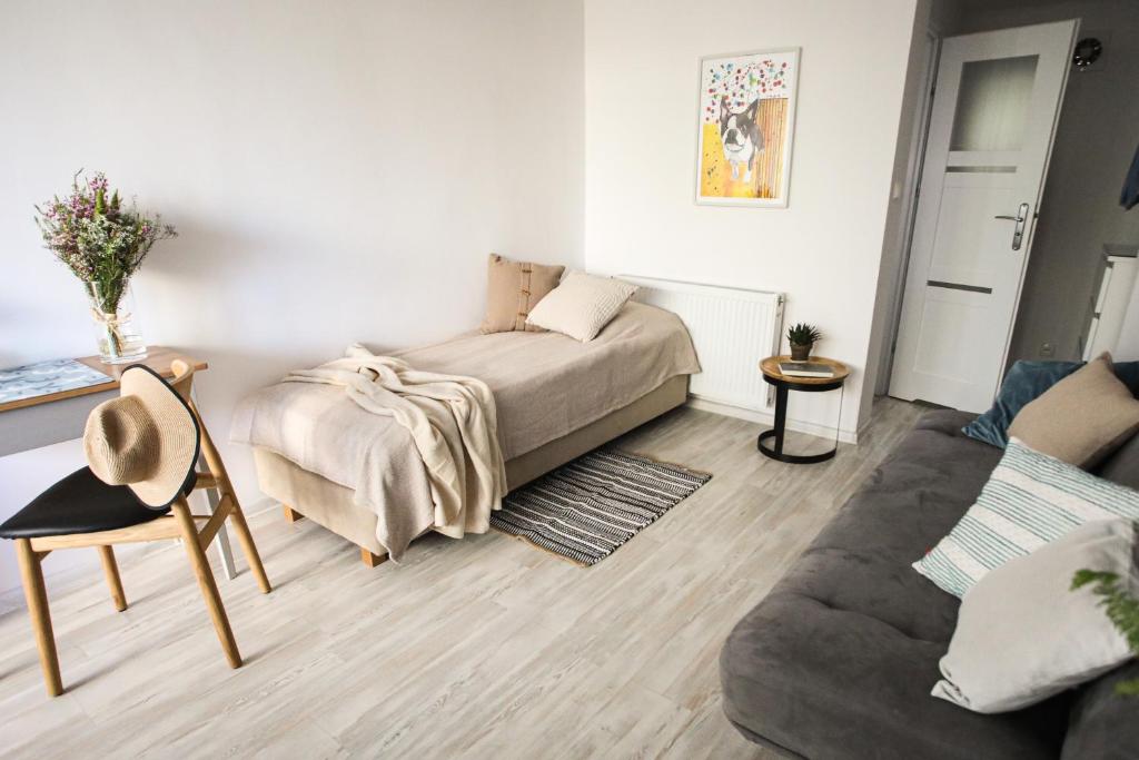 a living room with a bed and a couch at Keba in Władysławowo