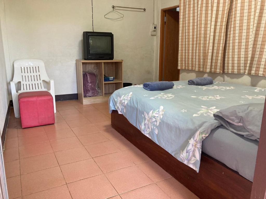 Postel nebo postele na pokoji v ubytování Pimpa House พิมพาเฮาส์