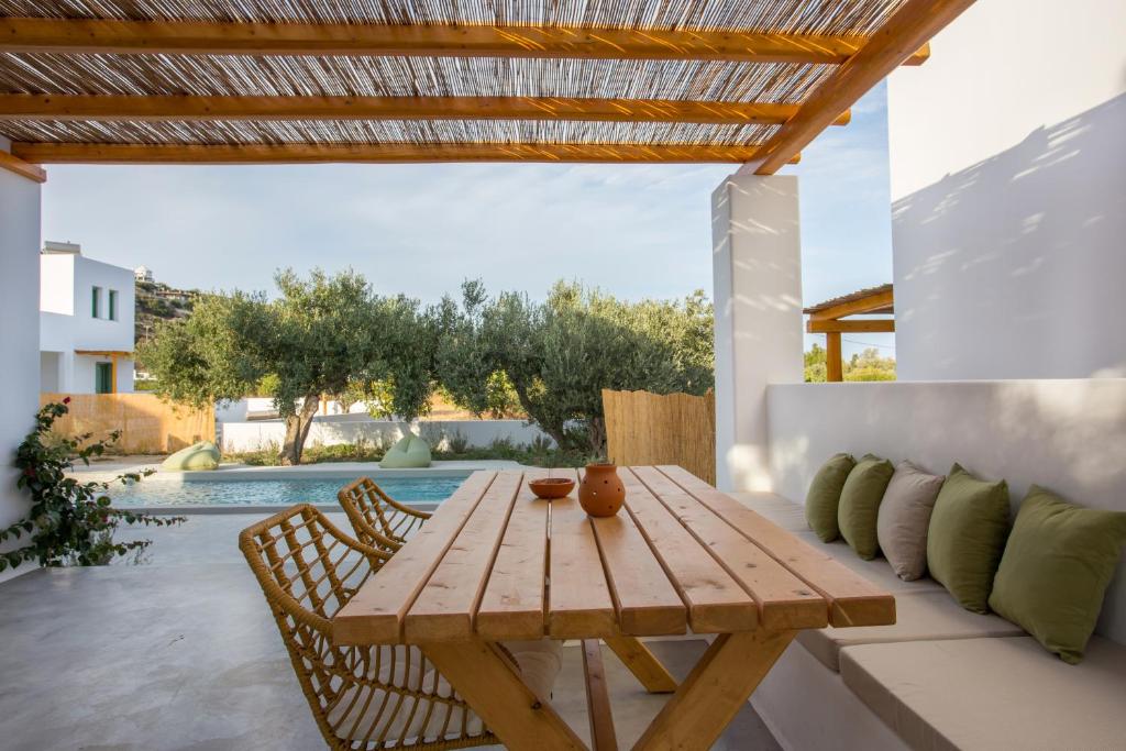 Bazén v ubytování Onar Villas Skyros nebo v jeho okolí