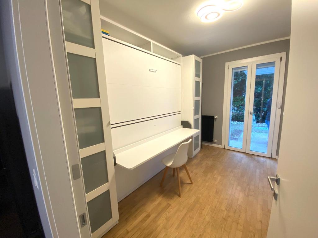 Televízia a/alebo spoločenská miestnosť v ubytovaní Zen House
