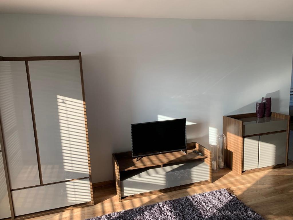 a living room with a television and a mirror at Apartament Leska, #Rodzinny#FV#24h# in Rzeszów
