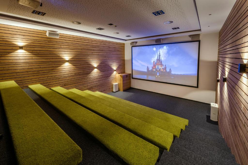 TV a/nebo společenská místnost v ubytování Hotel Kaiser in Tirol