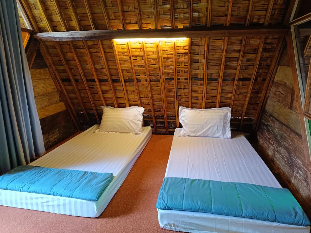 Postel nebo postele na pokoji v ubytování Kebun Hanoman Villa