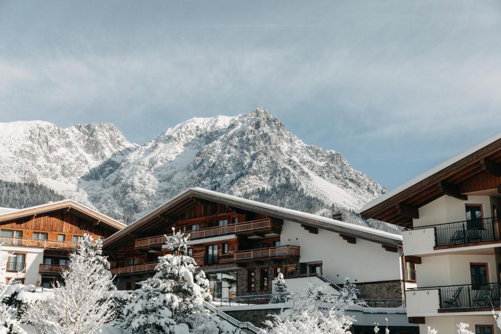 Nespecifikovaný výhled na hory nebo výhled na hory při pohledu z hotelu