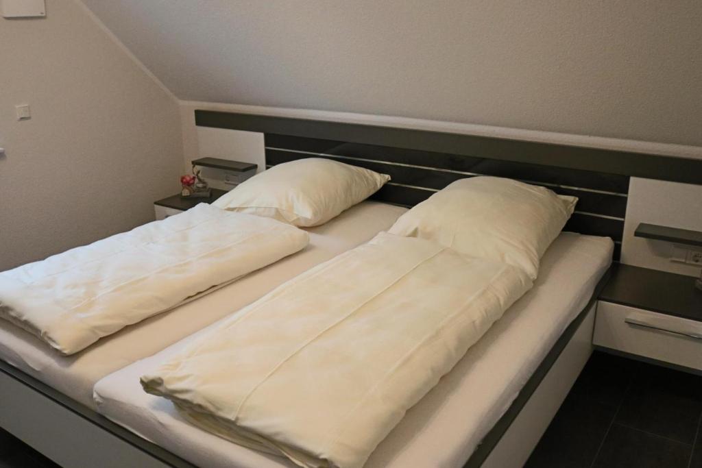 Postel nebo postele na pokoji v ubytování Edi