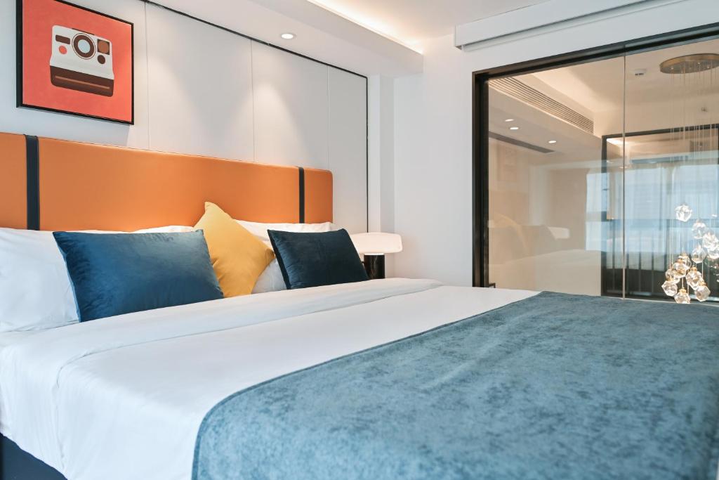 Postel nebo postele na pokoji v ubytování Livetour Hotel HaiZhu YiJing Road Metro Guangzhou
