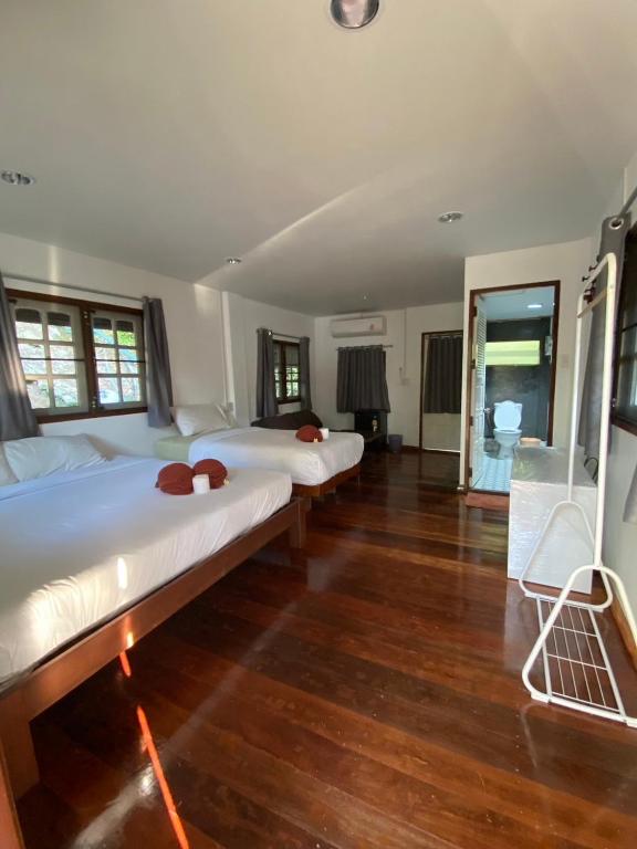Postel nebo postele na pokoji v ubytování Sam's House Kanchanaburi
