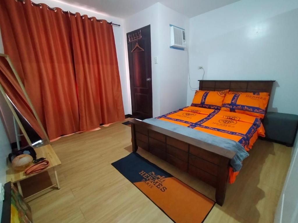 Giường trong phòng chung tại Imus Cavite Stayction - 1 Bedroom Condo Unit - Urban Deca Homes - Olive Bldg
