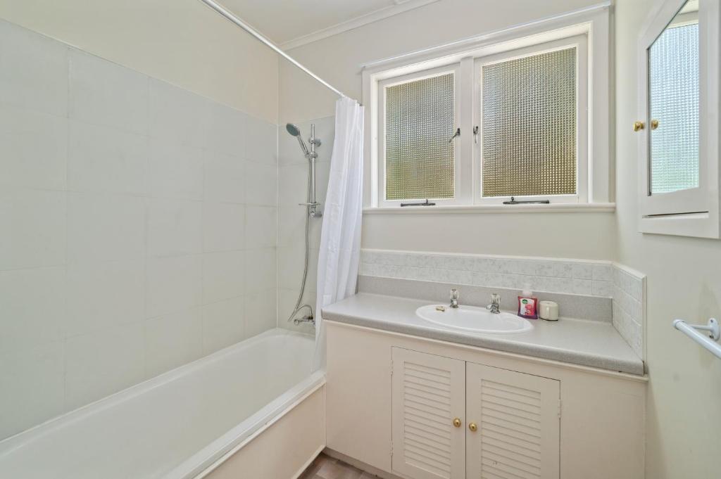 Pool House- Springfield - Resim 12