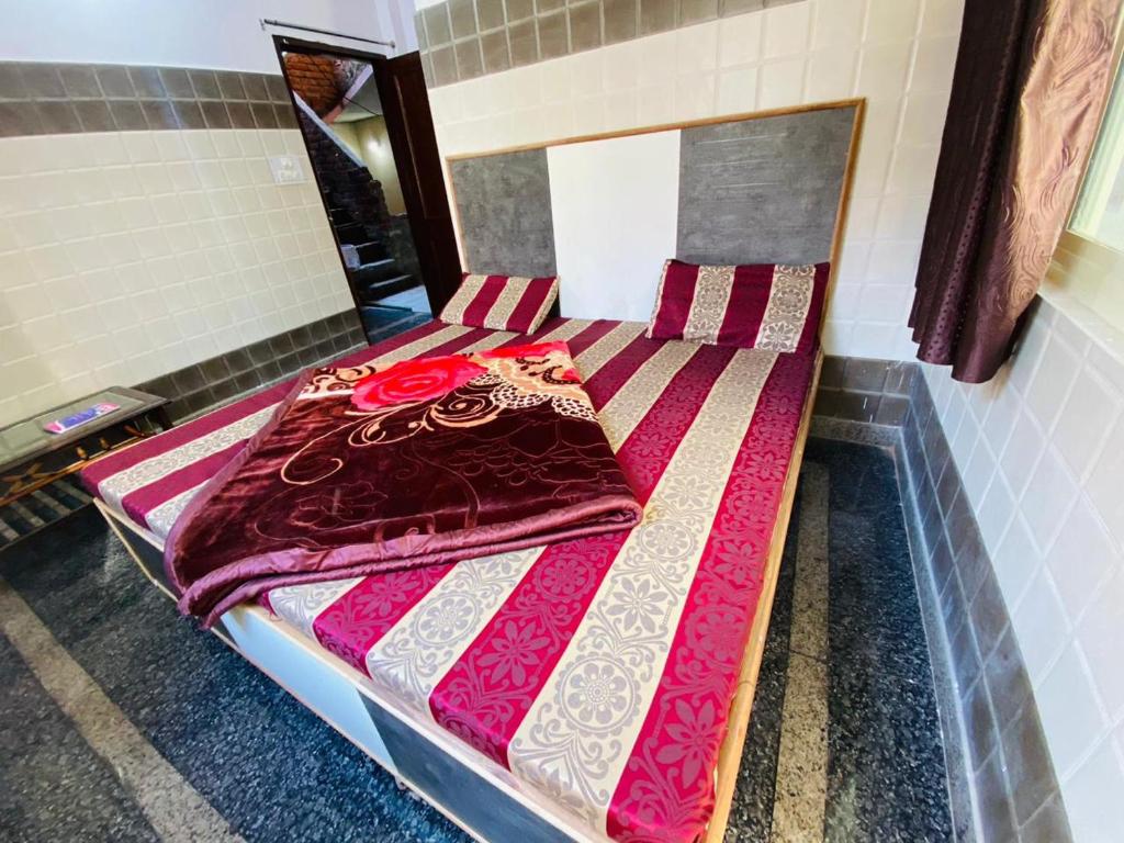 a bed in a room with a mirror at Hotel Best Stay By Hariganga Haridwar in Haridwār