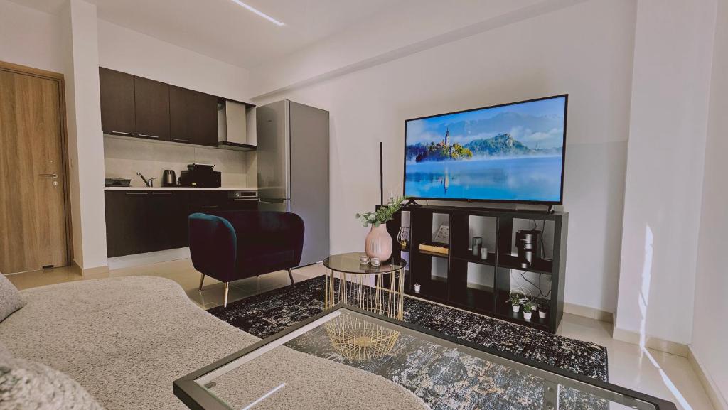 TV a/nebo společenská místnost v ubytování STAY Cosmo City Suites
