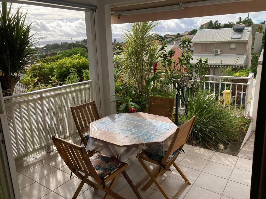 Balkón nebo terasa v ubytování APPARTEMENT COSY TERRASSE VUE MER - TROIS ÎLETS