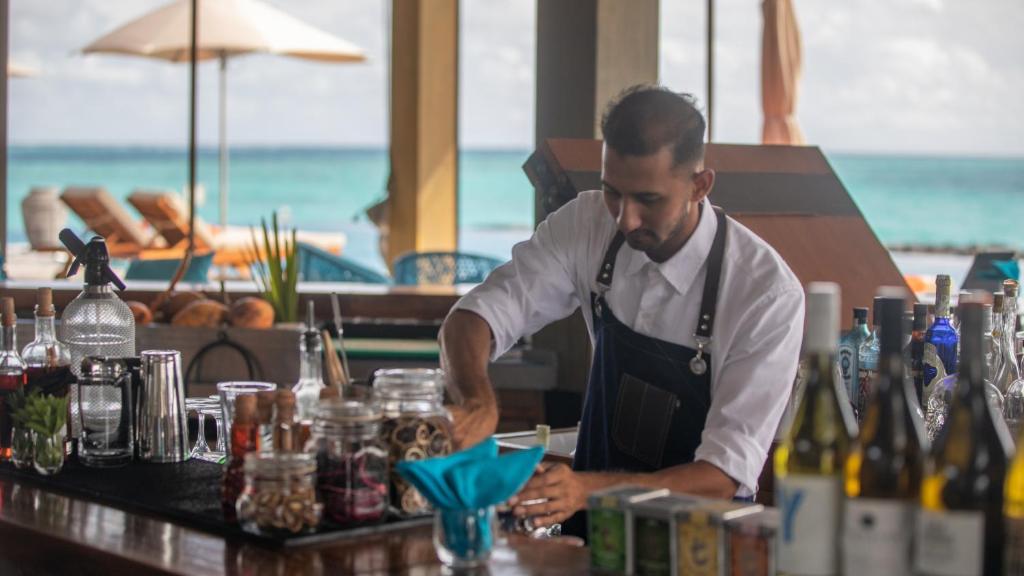 Grand Park Kodhipparu Maldives - 4