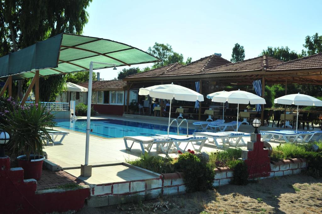 Bazén v ubytování Önder Yıldız Hotel nebo v jeho okolí