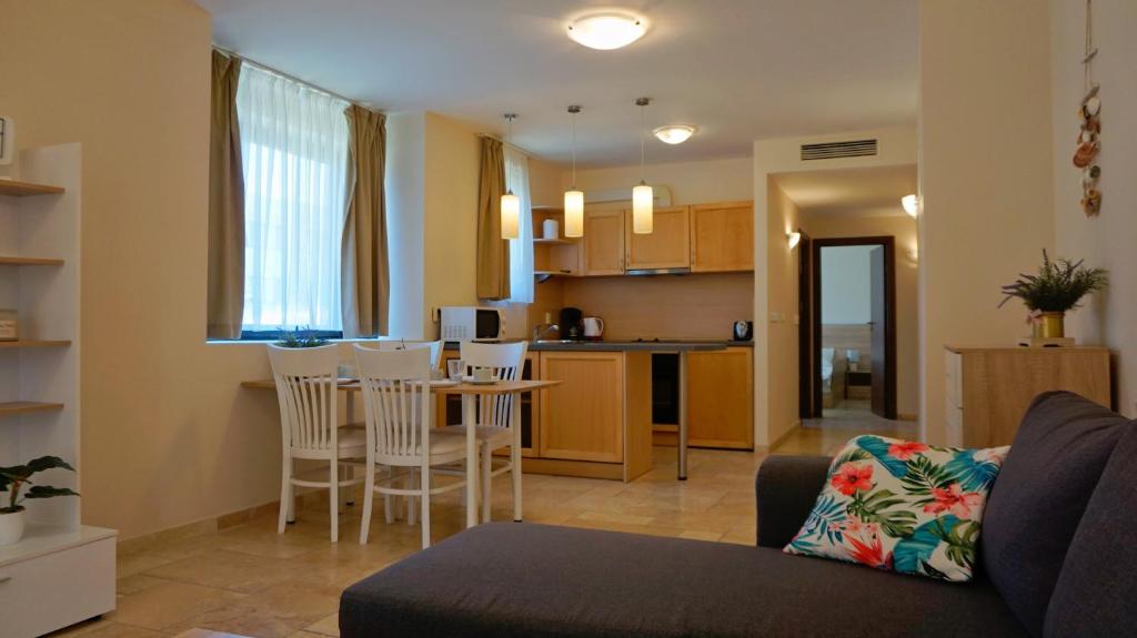Ваканционни Апартаменти Калиакрия - Holiday Apartments Kaliakria - Apartment With Garden View