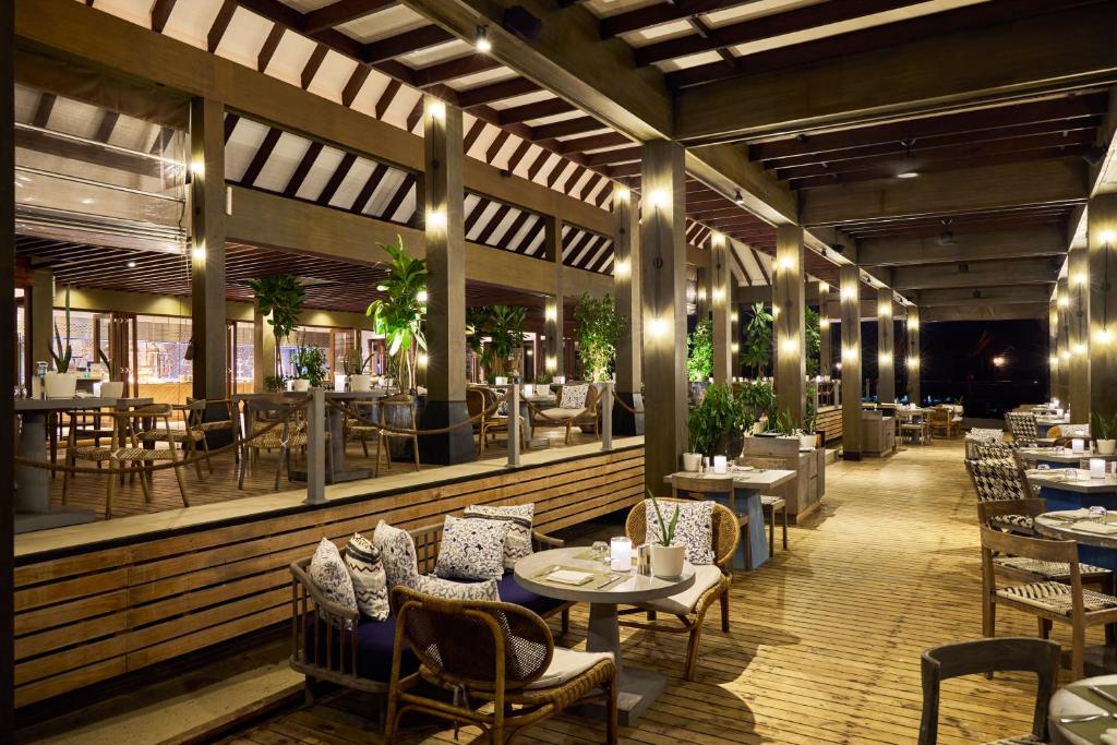 Grand Park Kodhipparu Maldives - 14