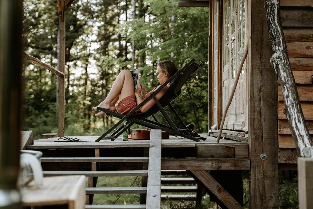 Balkón nebo terasa v ubytování Les cabanes de roquehort
