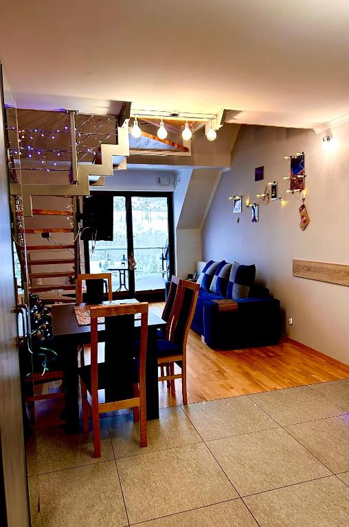 Posezení v ubytování My Universe Energy Apartment Tęczowe Wzgórze