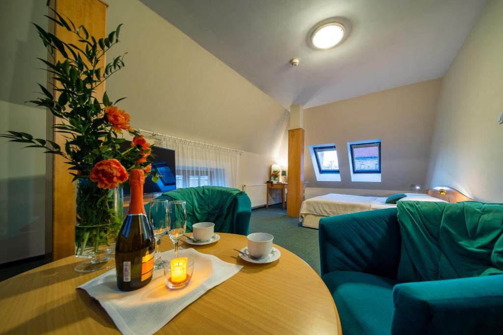 Postel nebo postele na pokoji v ubytování Hotel Gromada Toruń