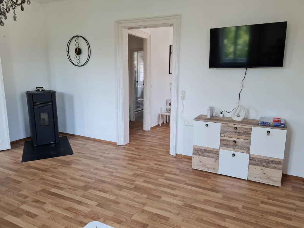 TV a/nebo společenská místnost v ubytování FarawayHomes Studio Schwertberg #3