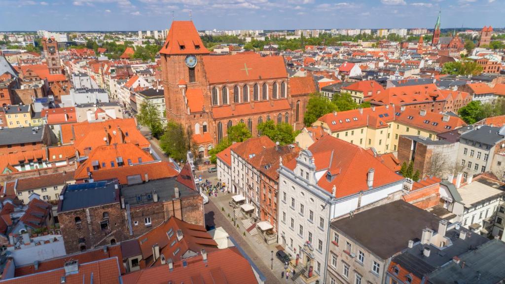 Nespecifikovaný výhled na destinaci Toruň nebo výhled na město při pohledu z hotelu