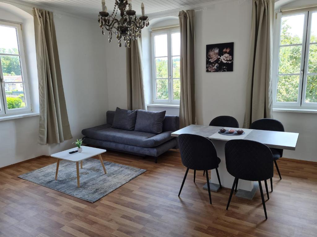 a living room with a table and a couch at Traumhafter Altbau im Herzen Schwertbergs in Schwertberg