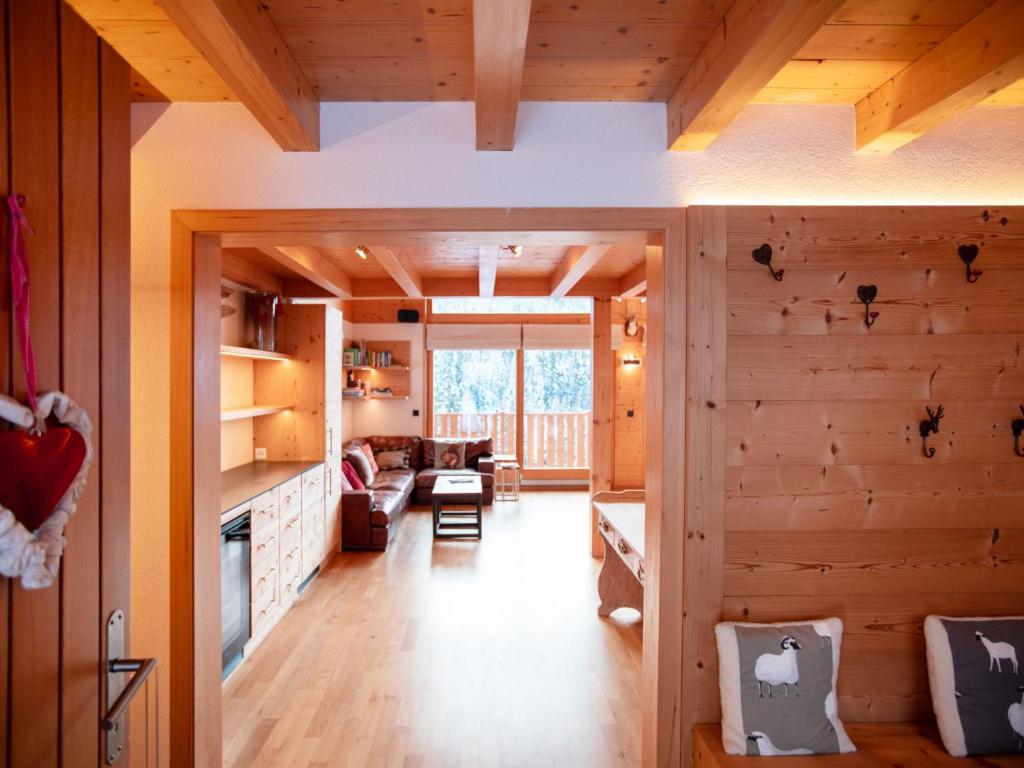 Posezení v ubytování Chalet Chalet Les Pars by Interhome
