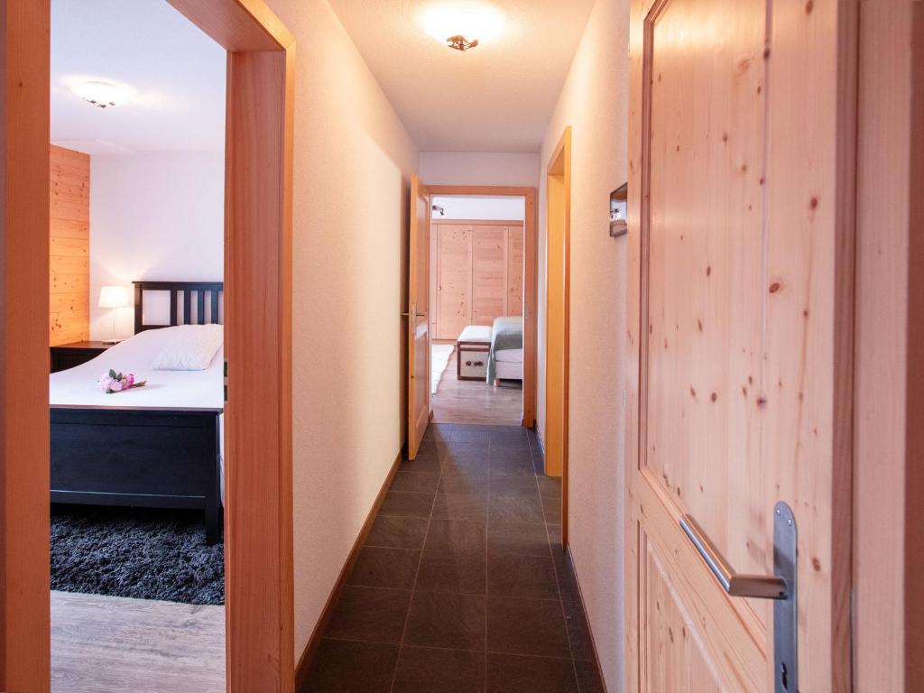Postel nebo postele na pokoji v ubytování Chalet Chalet Les Pars by Interhome