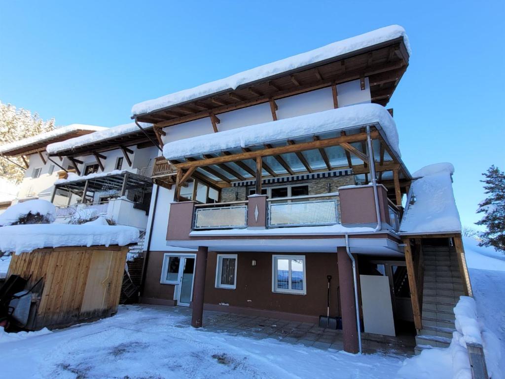 Το κτήριο όπου στεγάζεται  το διαμέρισμα