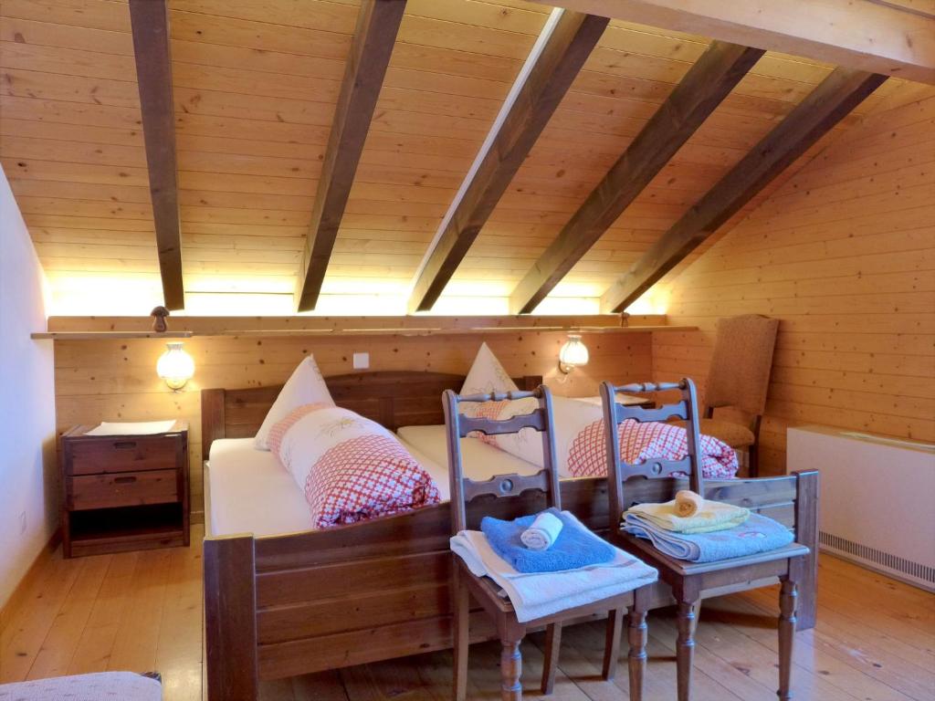 Postel nebo postele na pokoji v ubytování Holiday Home Chalet Zun by Interhome