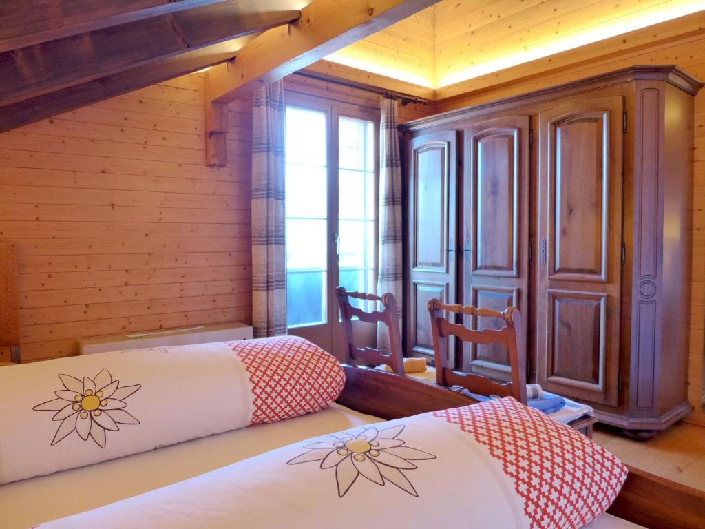 Postel nebo postele na pokoji v ubytování Holiday Home Chalet Zun by Interhome
