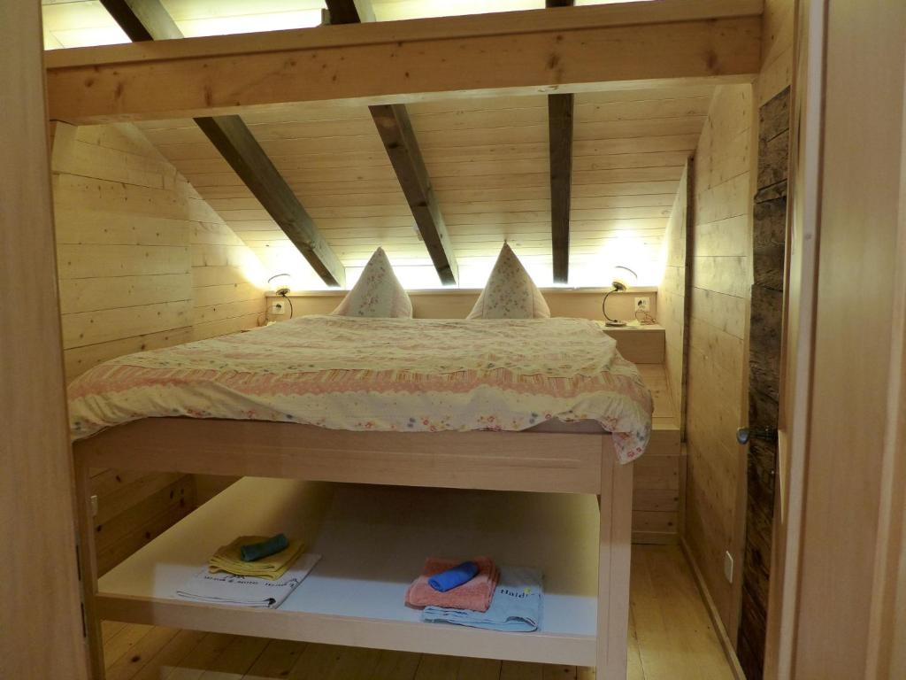Postel nebo postele na pokoji v ubytování Holiday Home Chalet Zun by Interhome