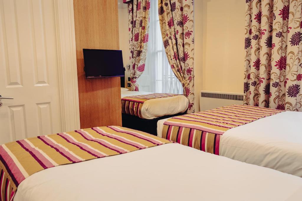 
Quadruple Room with Private Bathroom
