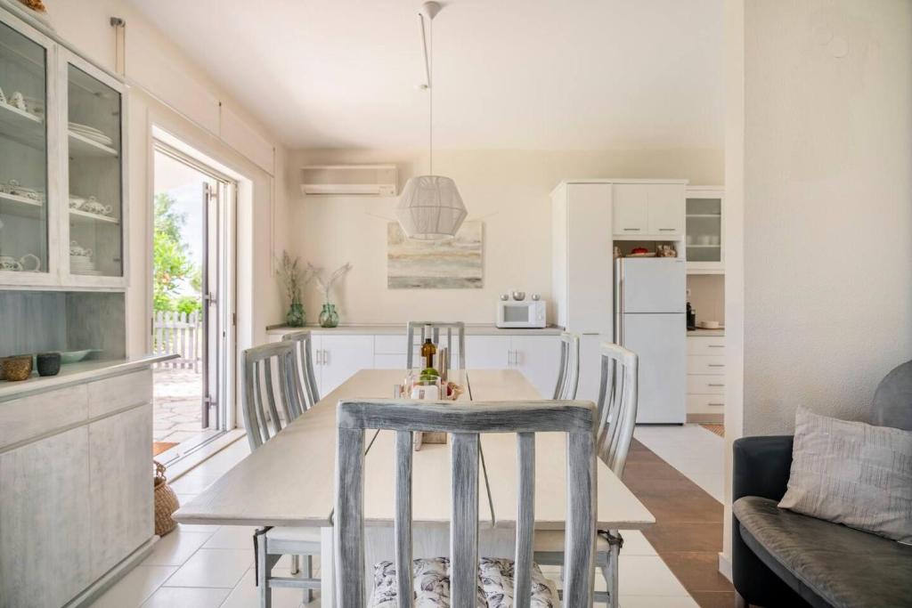 A kitchen or kitchenette at Agapi mou