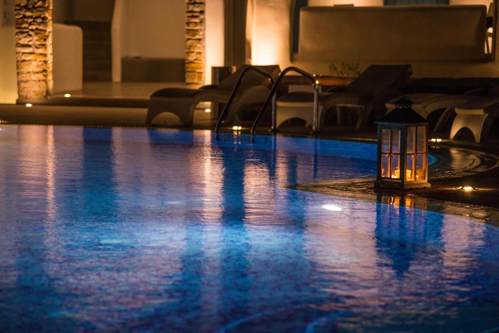 Bazén v ubytování Cycladic Islands Hotel & Spa nebo v jeho okolí