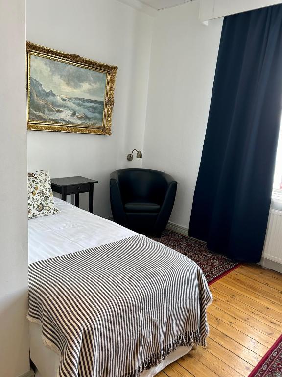 Postel nebo postele na pokoji v ubytování Skultuna Hotell & Konferens