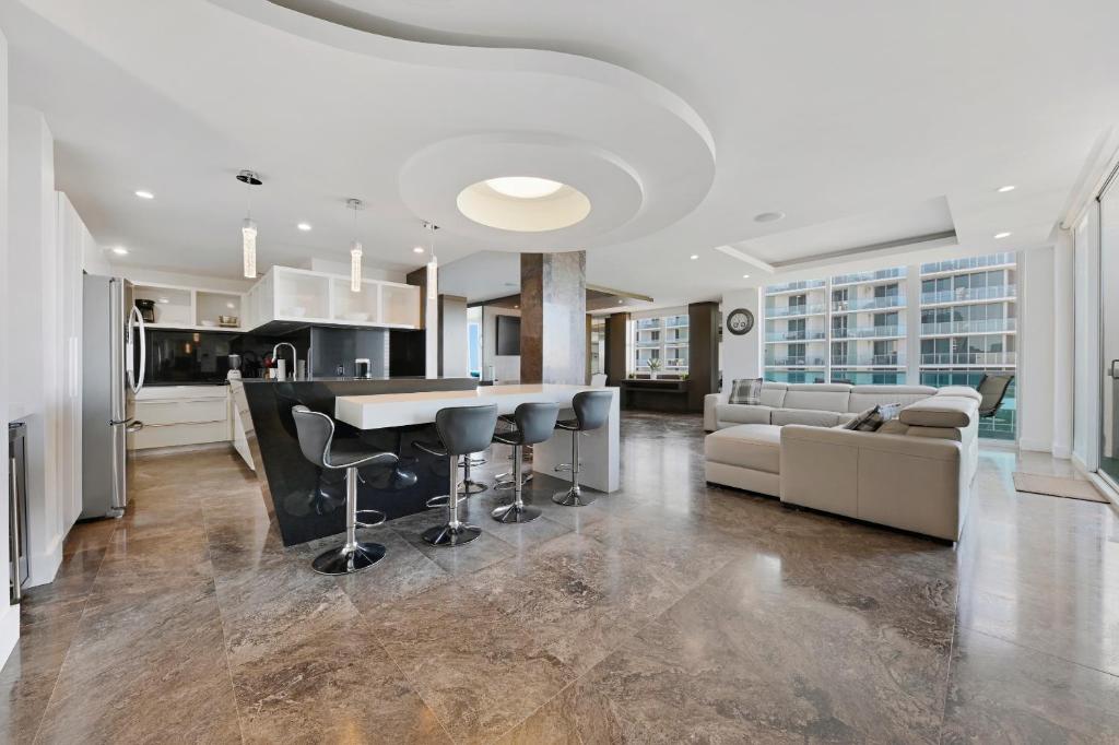 Curated visual reference: Fresh Look at Luxury Penthouse On The Beach 3 3 Oceanfront Condo Hollywood