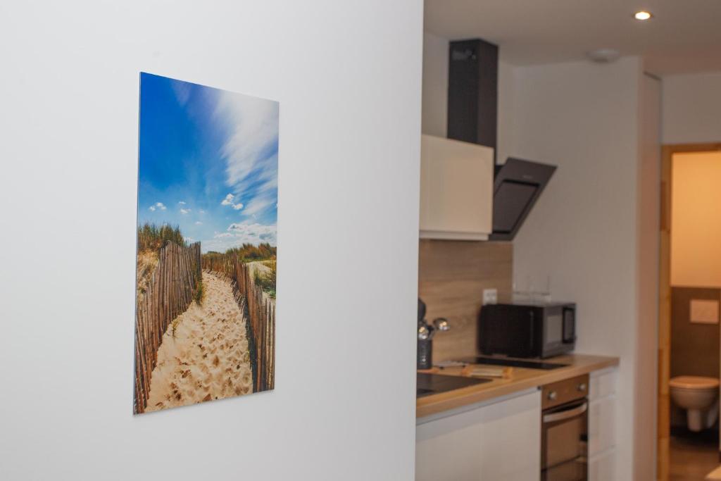Kuchyň nebo kuchyňský kout v ubytování Appart Hotel Coutances
