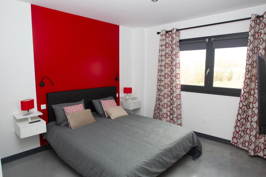 Postel nebo postele na pokoji v ubytování Appart Hotel Coutances