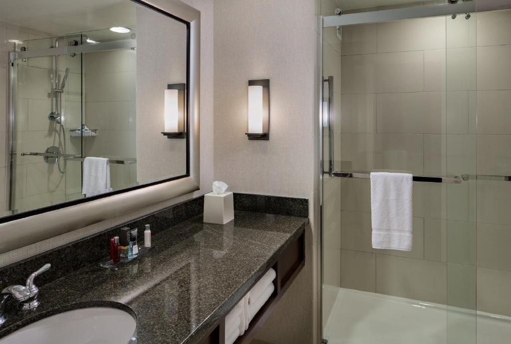 Houston Marriott Westchase - Junior King Suite
