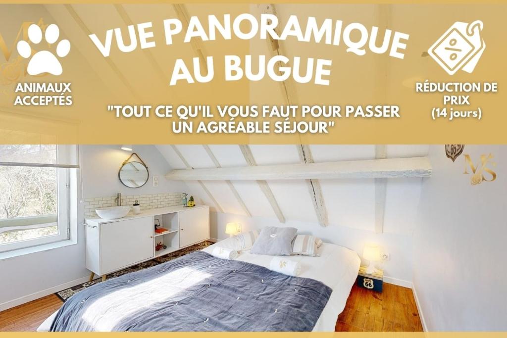 - un lit à baldaquin dans une chambre dans l'établissement La Source d'Eugénie Vue Panoramique au Bugue, au Bugue