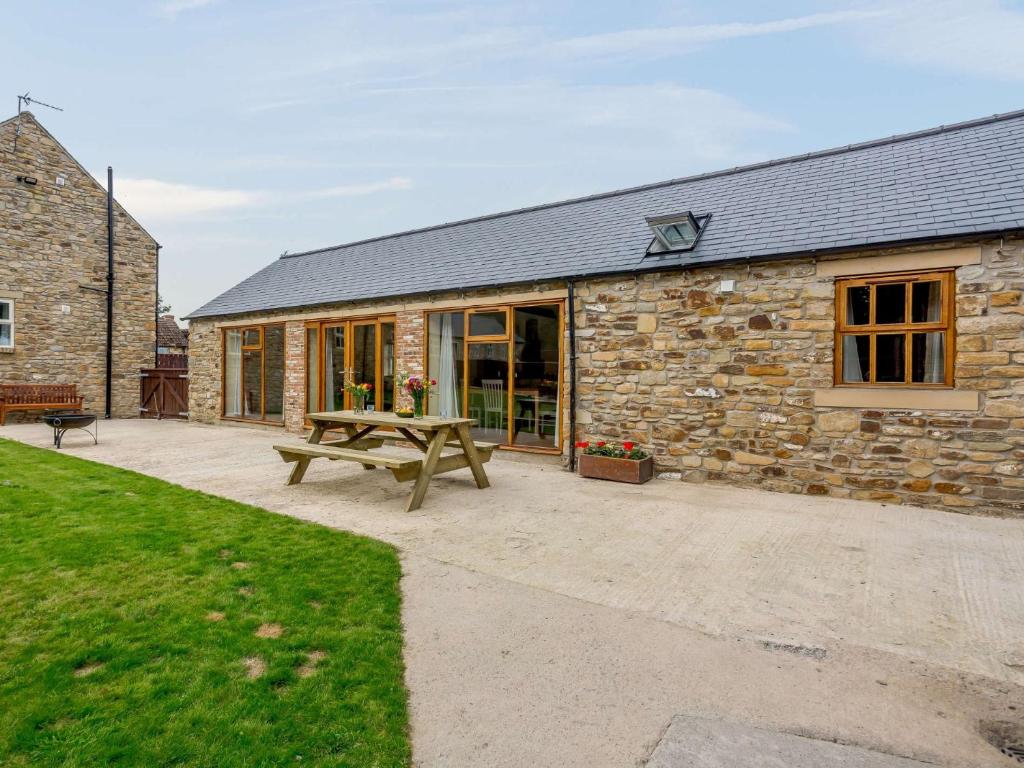 a stone building with a picnic table in front of it at 2 Bed in Bishop Auckland 83829 in Wolsingham