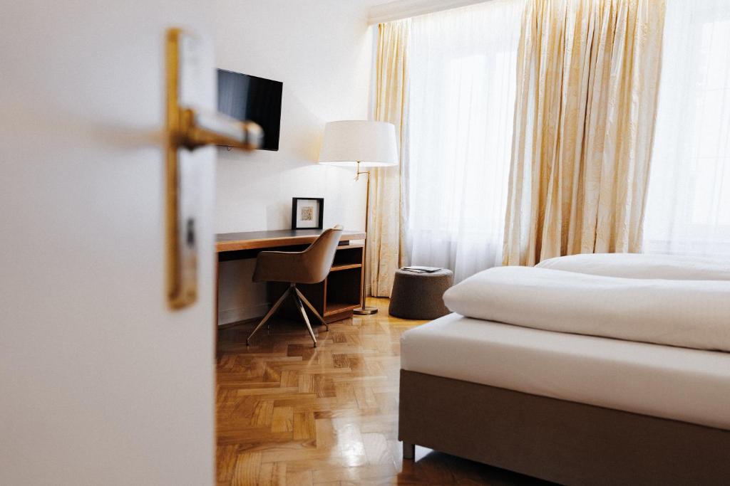 Postel nebo postele na pokoji v ubytování Hotel Fletzinger