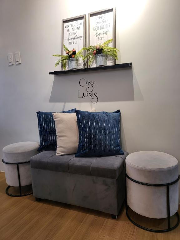 Posezení v ubytování Casa Lucas a Serene Stay in Pine Suites Tagaytay