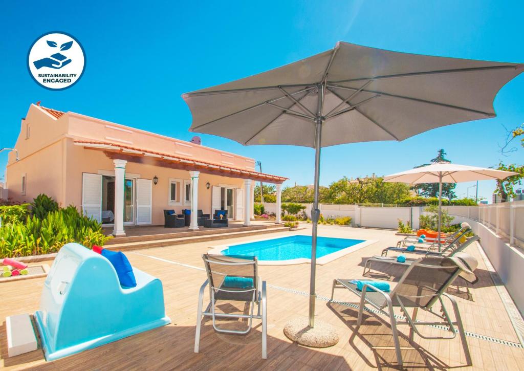 Bazén v ubytování Villa Galapagos by Algarve Vacation nebo v jeho okolí