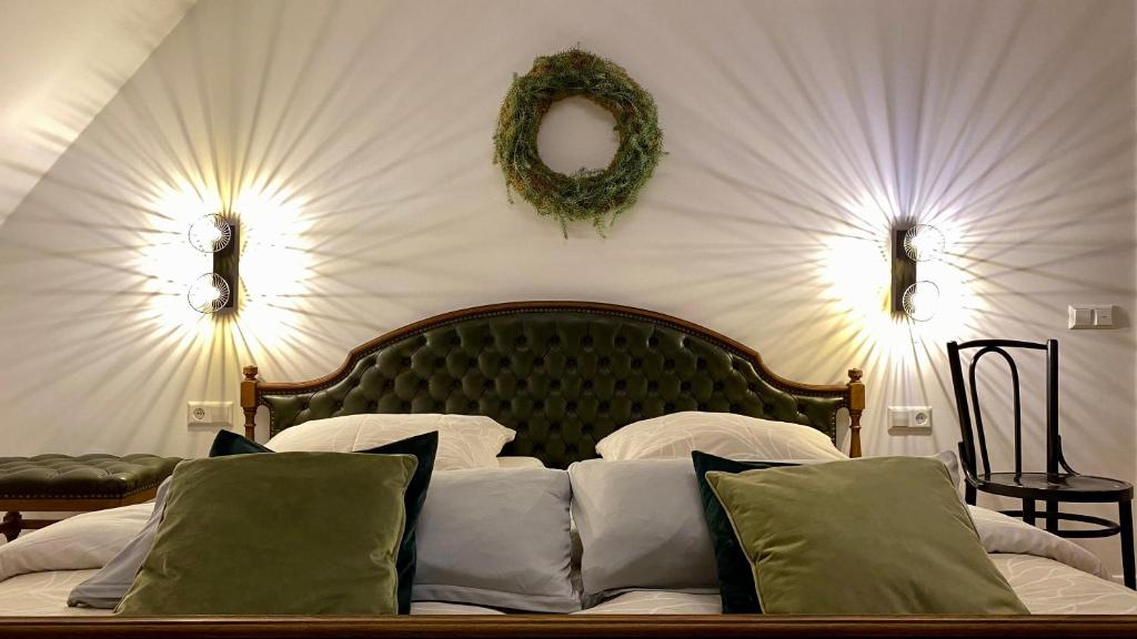 Postel nebo postele na pokoji v ubytování Sonnenhof 1737 - Ferienzimmer & Apartments