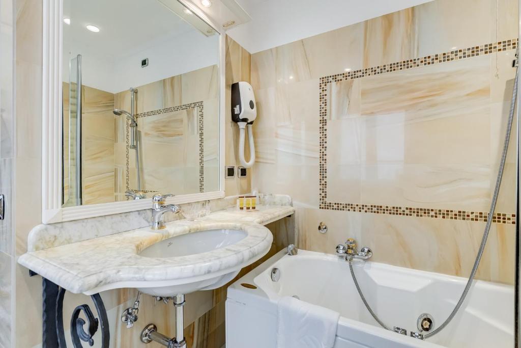 Hotel Cellini - Resim 10