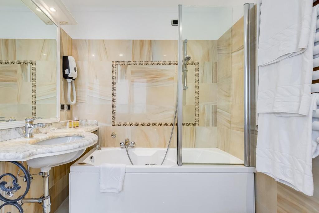 Hotel Cellini - Resim 9
