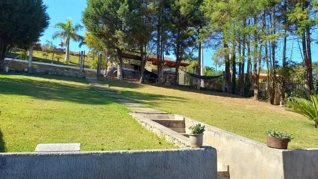 a park with a hammock in the grass at Chacara Condomínio Monte Verde Itu in Itu